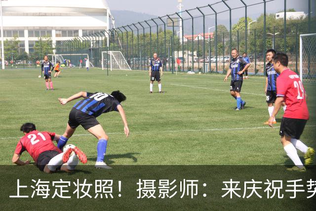 上海定妆照！摄影师：来庆祝手势！张镇麟与弗格果断比4庆祝四冠